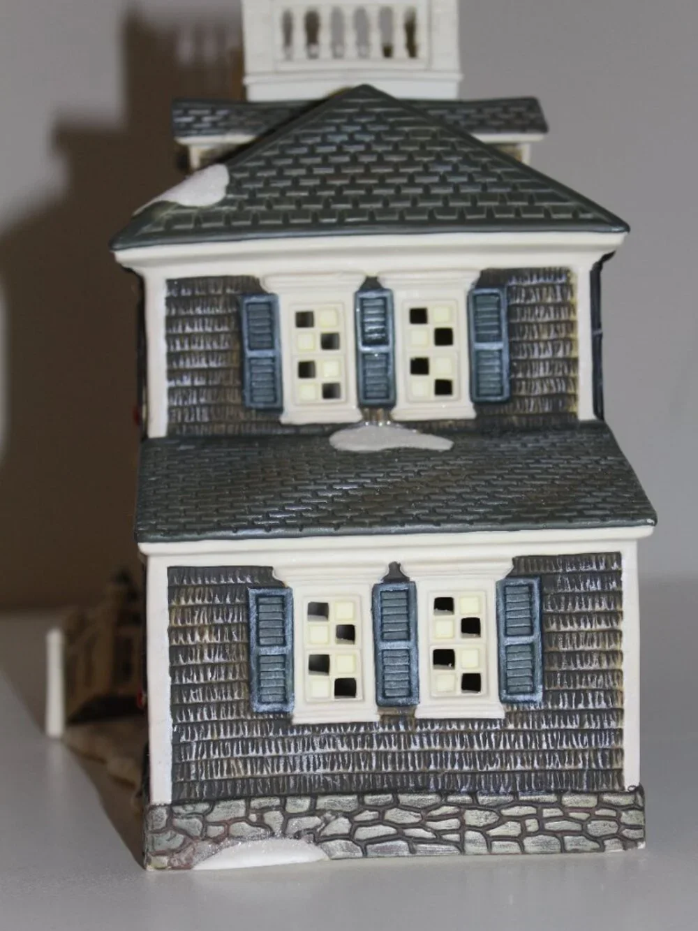 Vintage Heartland Valley Village Deluxe Porcelain Lighted Suburban House Gray